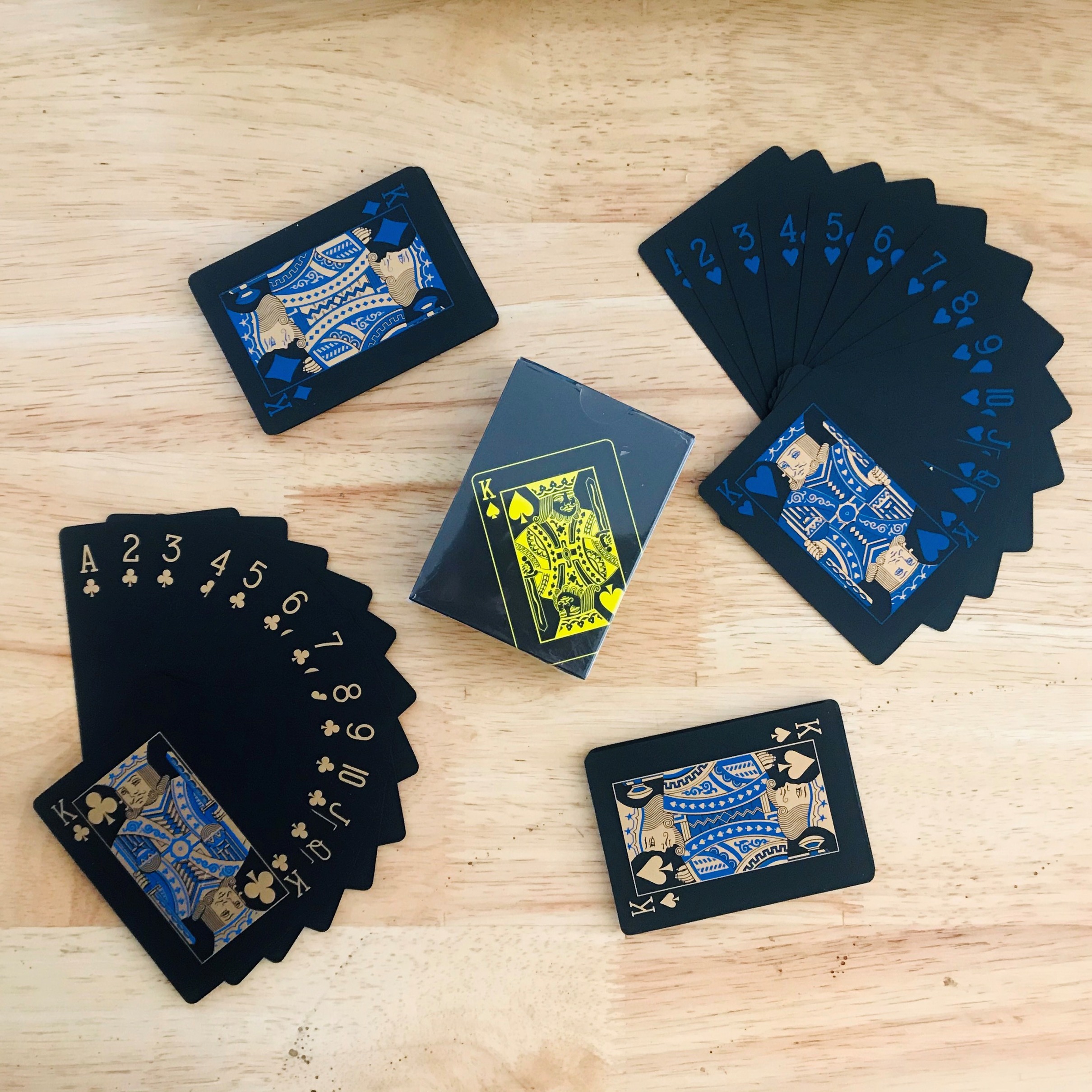 Bộ Bài Tây Poker Nền Đen Cao Cấp Chọn Màu – Bài Tây Nhựa PVC Chống Thấm Nước Màu Đen - Amalife