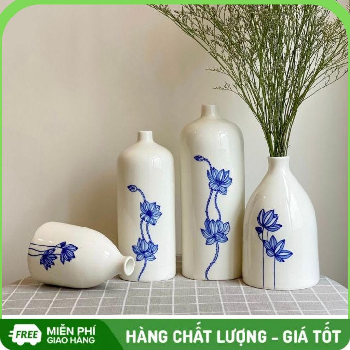 Bình hoa vẽ Sen đơn sắc của Sole Home chất liệu gốm sứ Bát Tràng họa tiết hoa sen vẽ tay thủ công hoàn toàn bộ sưu tập mang phong cách châu Âu hiện đại sang trọng thích hợp trang trí nhà cửa văn phòng bàn làm việc