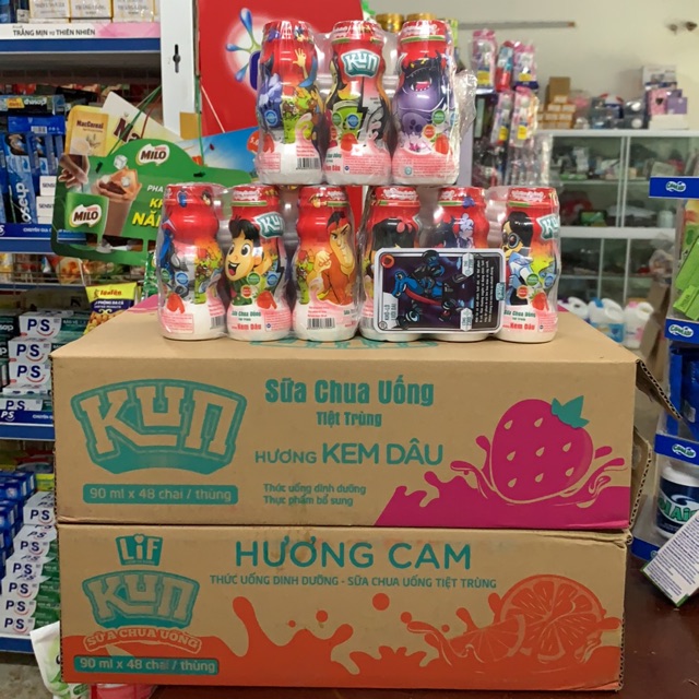 1 Thùng Sữa Chua Uống Tiệt Trùng Kun 48 chai x 90ml Lọ Huoeng Dâu/Cam