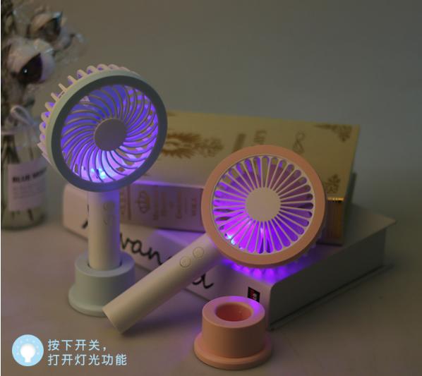 Quạt 4 cánh tai thỏ có đèn Led cực Hot giá siêu ưu đãi.