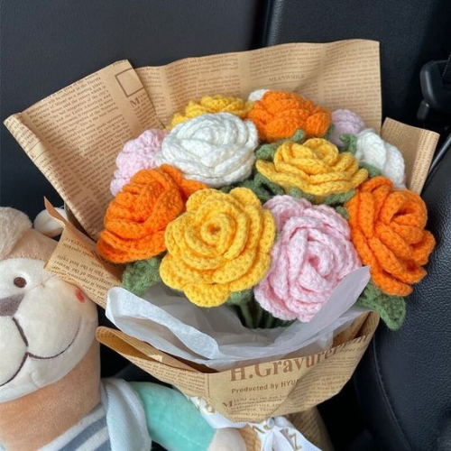 Hoa hồng móc len nhiều màu