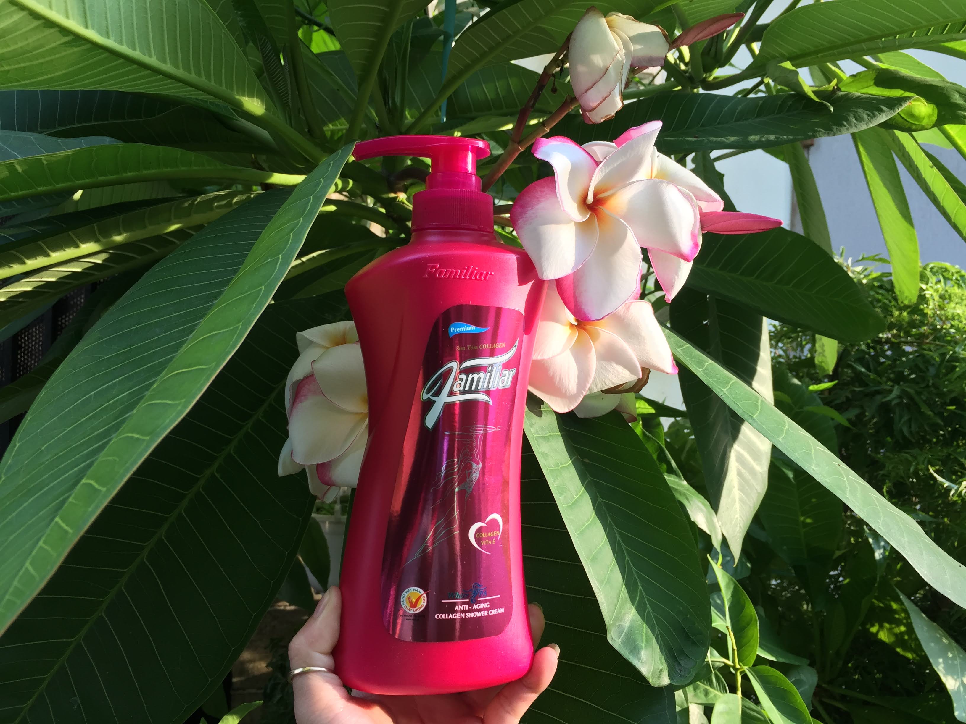 Combo 2 chai sữa tắm Familiar Collagen 550 ml dưỡng trắng da