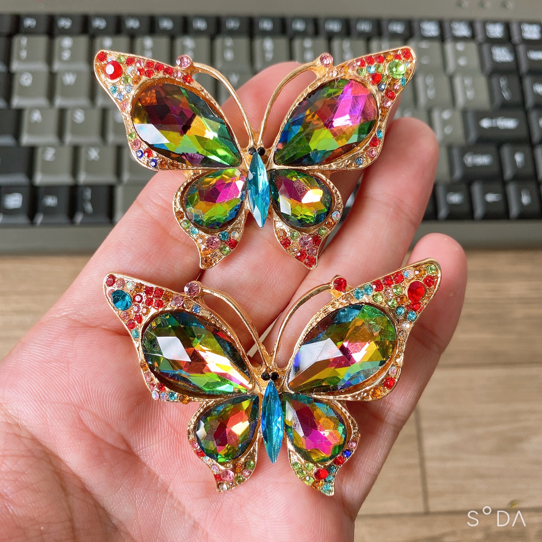 Bộ 2 Charm Bướm Neon gắn dép lào