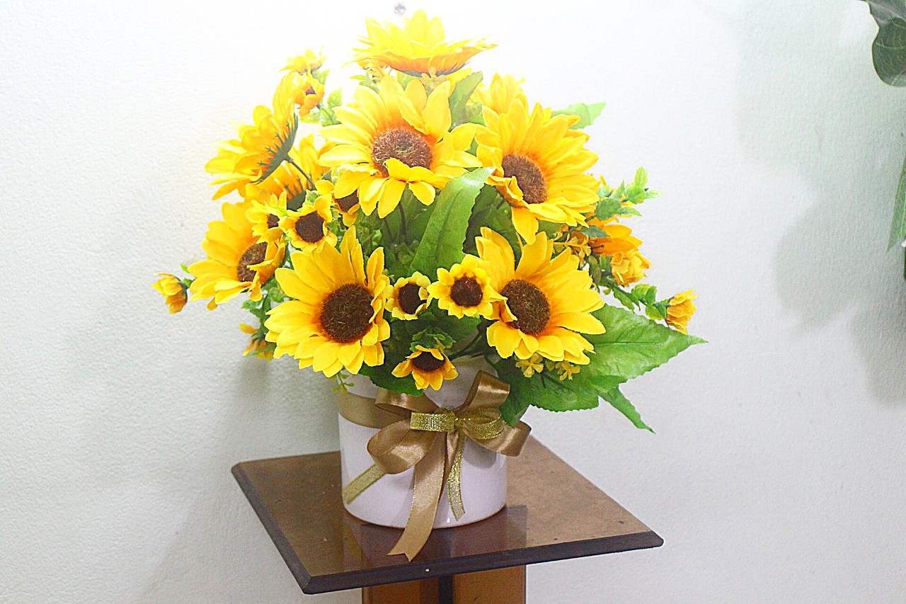 Chậu hoa hướng dương để bàn đẹp tinh tế
