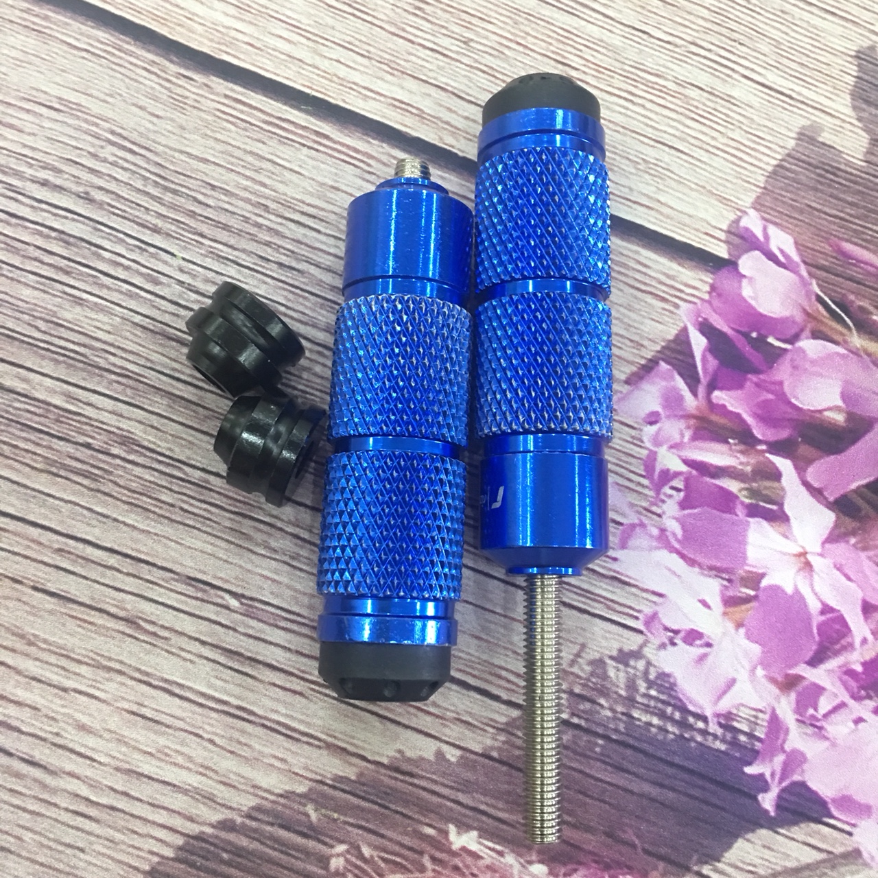 Gù Chống Đổ Sau Nhám Gai Rizoma , giúp thiểu trầy xước xe khi xe bị té ngã, với chất liệu nhôm cao cấp- ,màu ngẫu nhiên