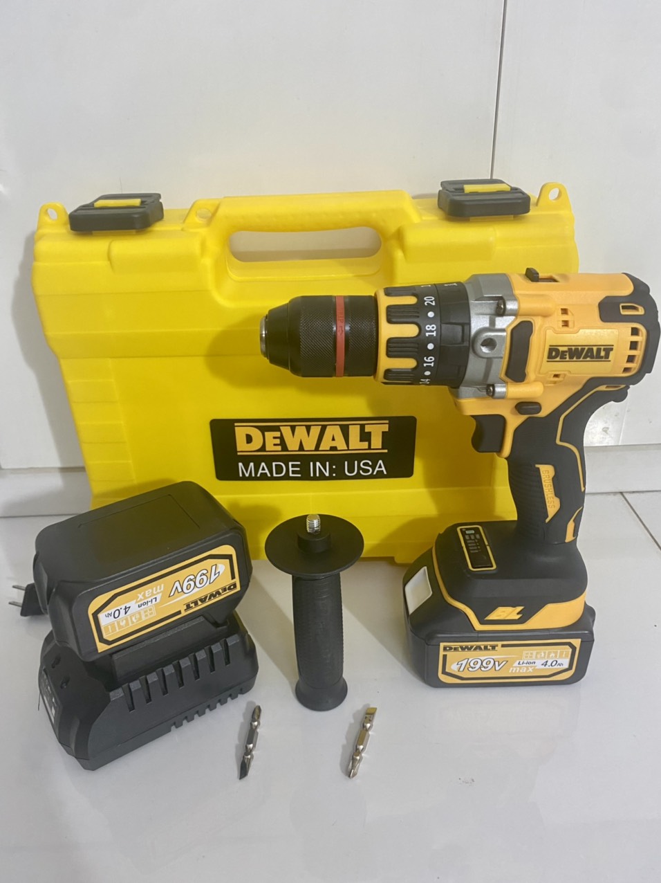 Máy Khoan Pin DeWalt Không chổi than - Có búa - Khoan 3 chức năng 13mm - Khoan Pin DeWalt199V Tặng kèm 2 mũi vít 2 đầu