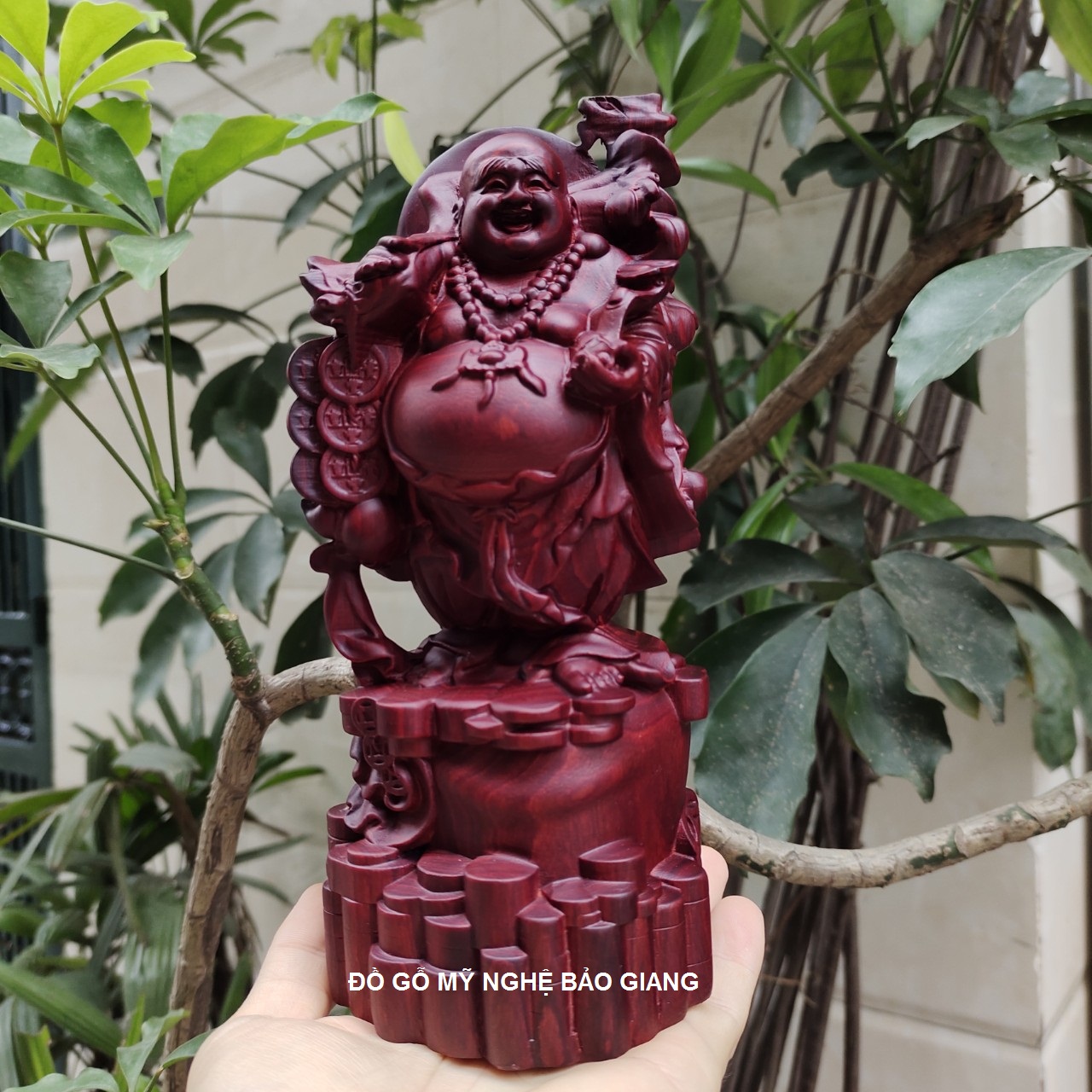 Tượng Phật Di Lặc gánh tiền vàng gỗ trắc dây
