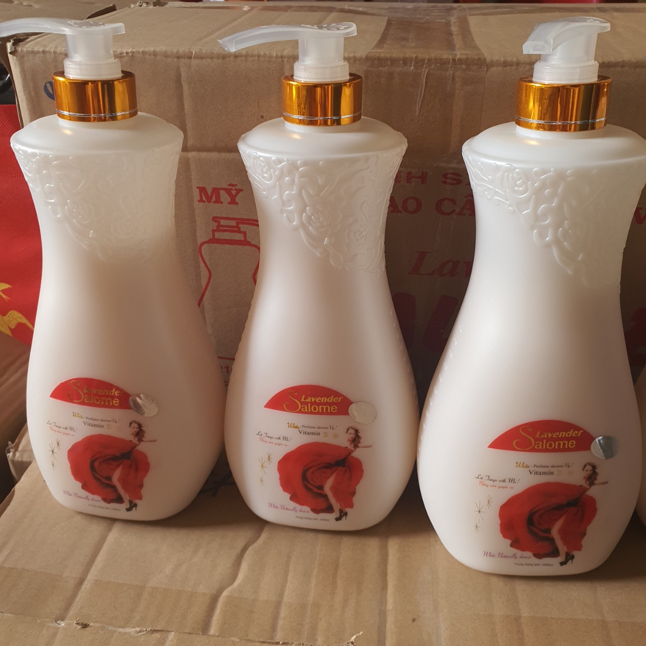 Sữa tắm Salome 1000ml hương thơm nước hoa pháp , trắng da , mùi hương sang chảnh