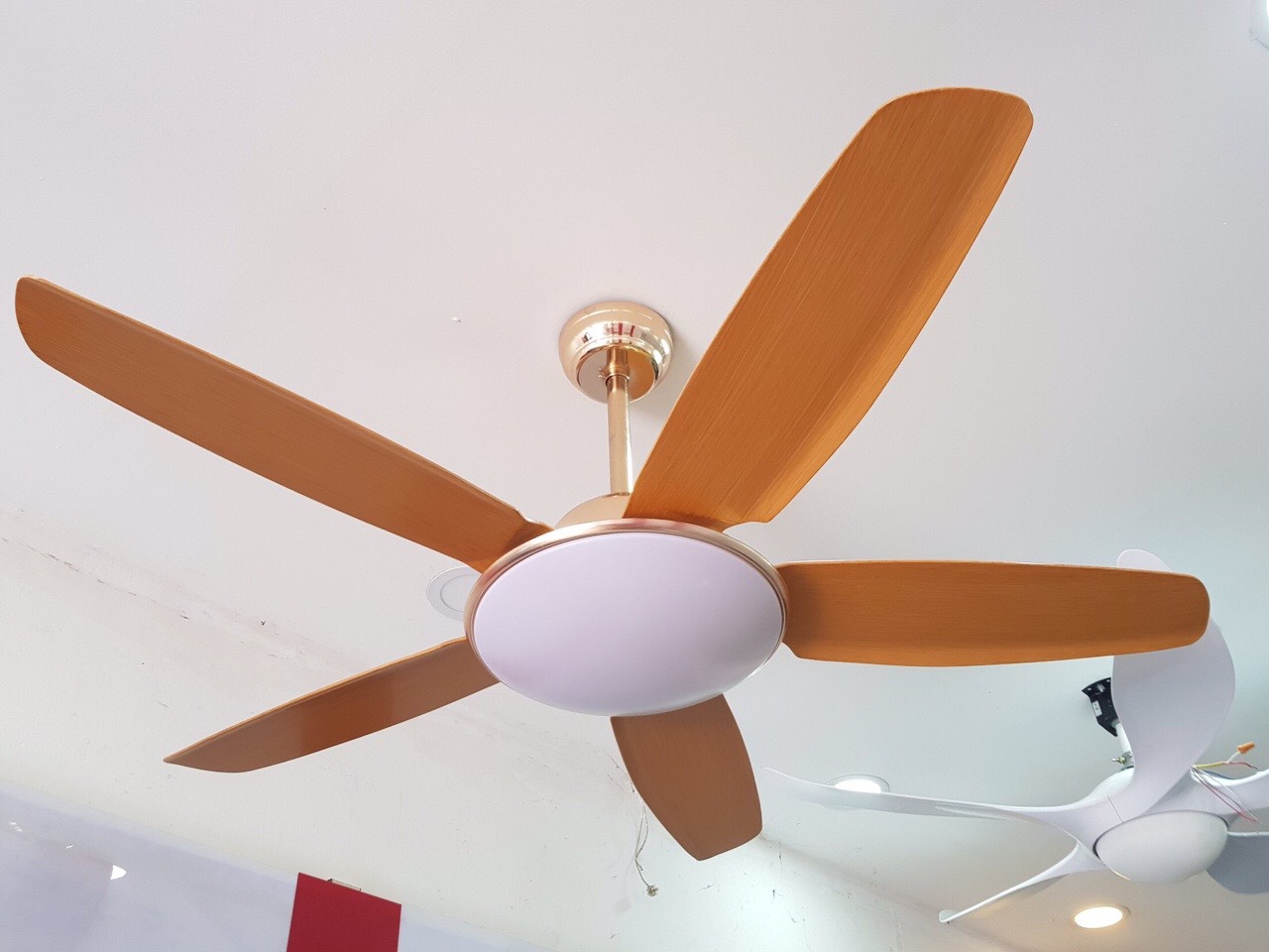 Quạt trần đèn cánh thẳng QTDG915Y quạt trần trang trí, quạt trần giá rẻ,quạt trần siêu mát