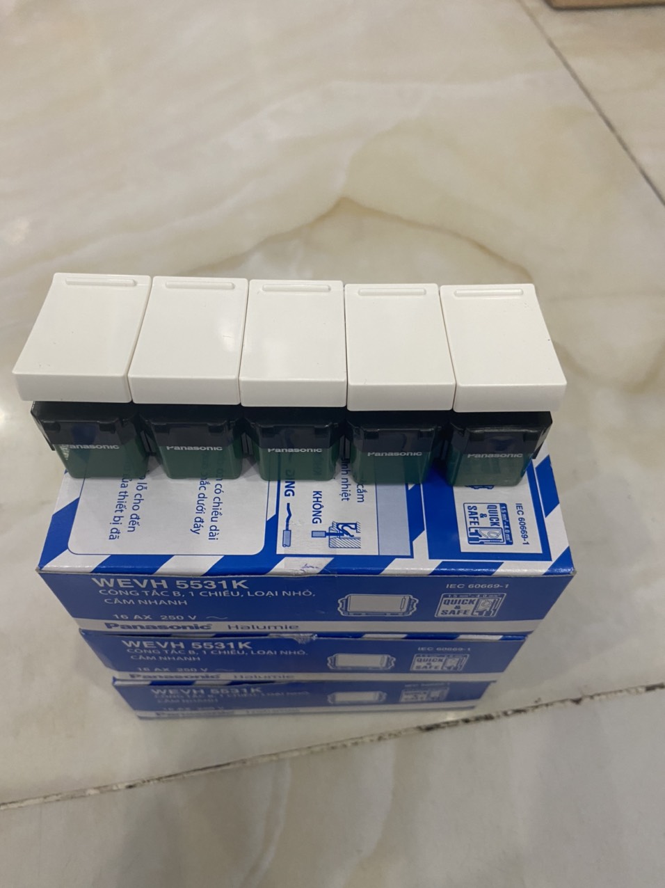 Công tắc dòng halumie 1 chiều wevh5531-7k - panasonic -1 hộp /10 cái