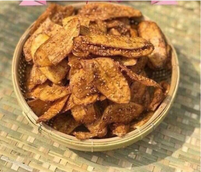 500 gram Chuối mè sấy giòn loại ngon giòn tan được làm từ những trái chuối tươi ngon của Việt Nam thơm mùi gừng có vị ngọt nhẹ