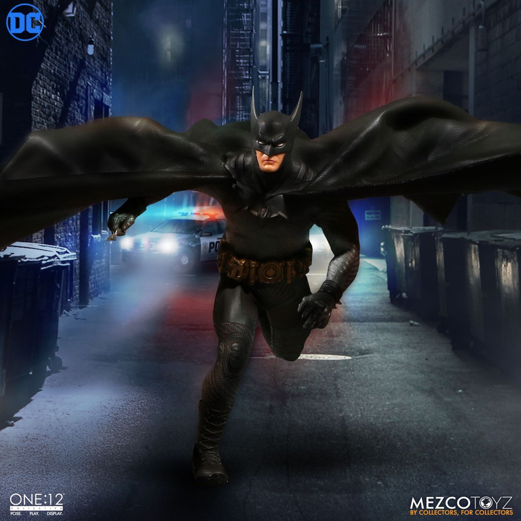 HCM][Hàng có sẵn] Mô hình chính hãng Mezco: Batman Ascending Knight |  