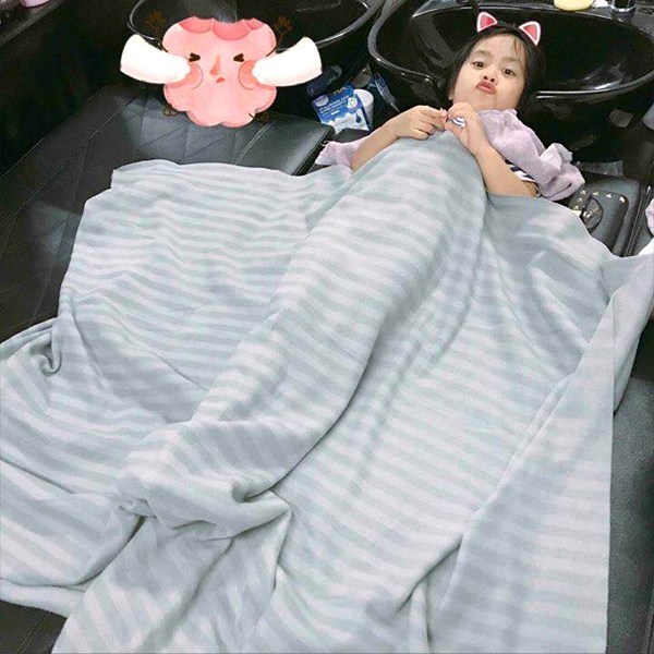 CHĂN CHO BÉ ĐI HỌC, CHĂN ĐIỀU HÒA IKEA MỀM MỊN KẺ SỌC MÀU GHI SANG TRỌNG