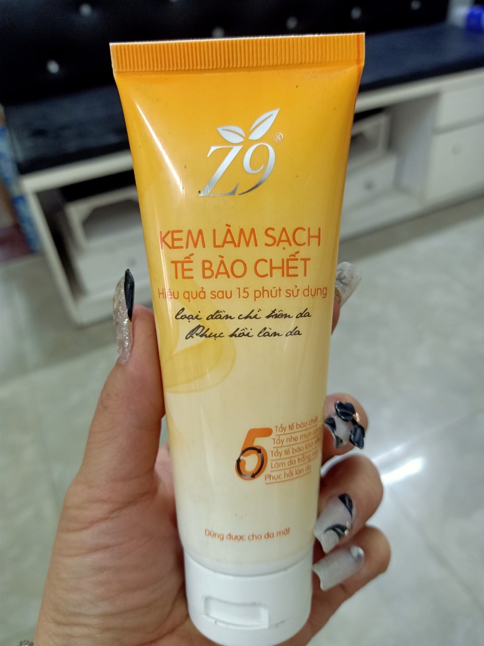 Kem tẩy tế bào chết Z9