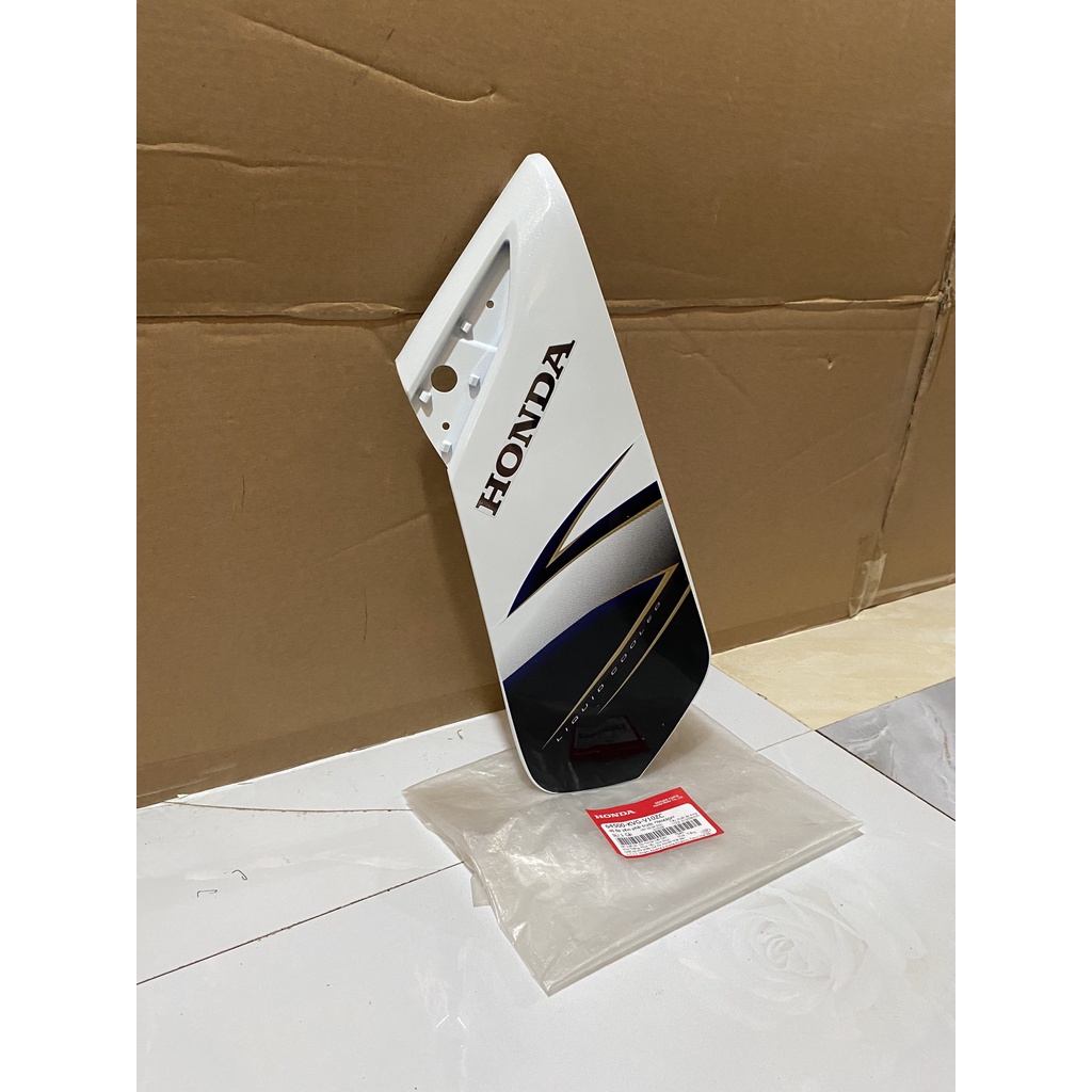 Ốp yếm trước bên phải - bửng yếm honda air blade 110 năm 2008 màu trắng. 64500kvgv10zc