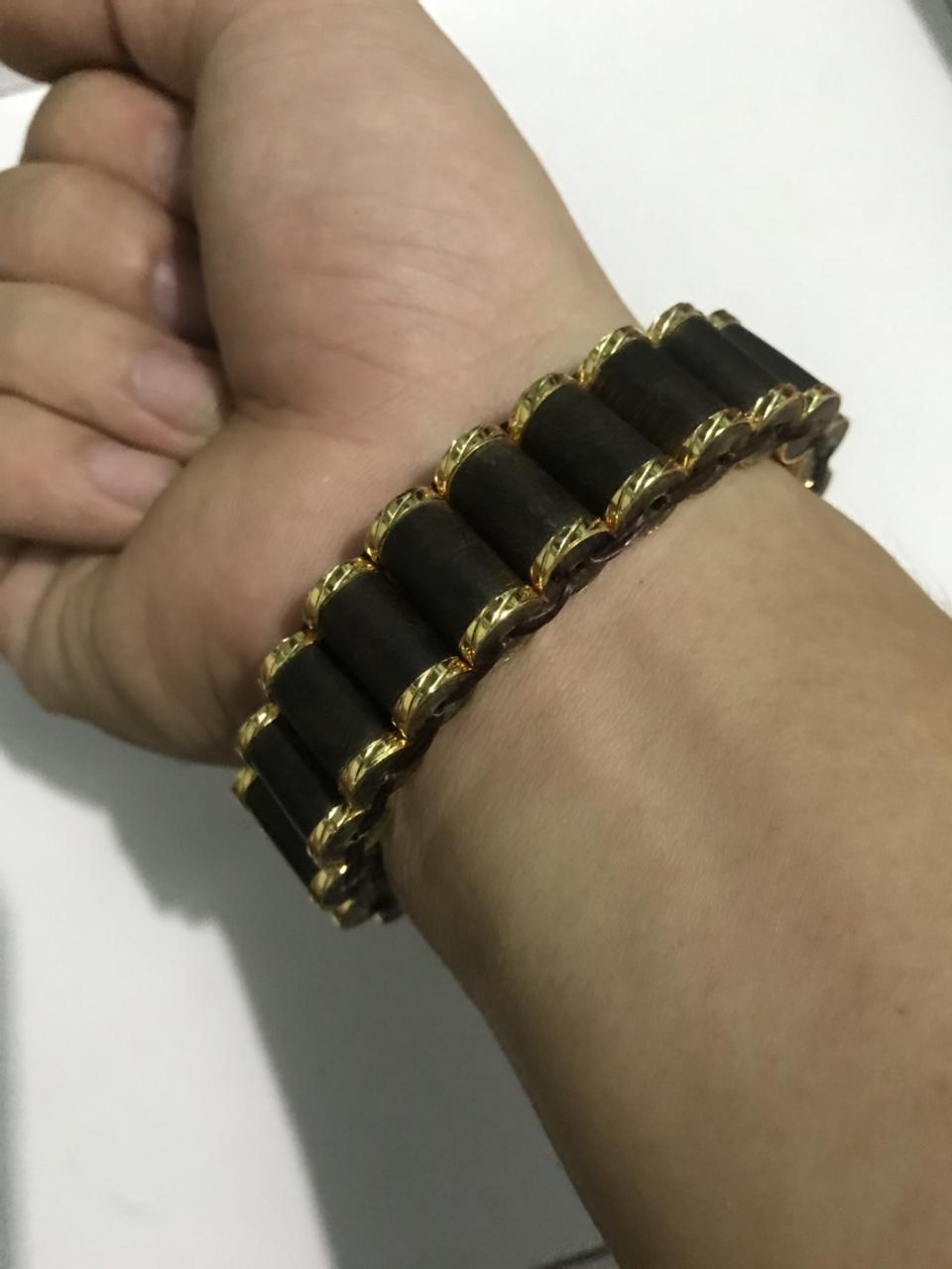 Vòng tay trầm hương kiểu dáng đồng hồ