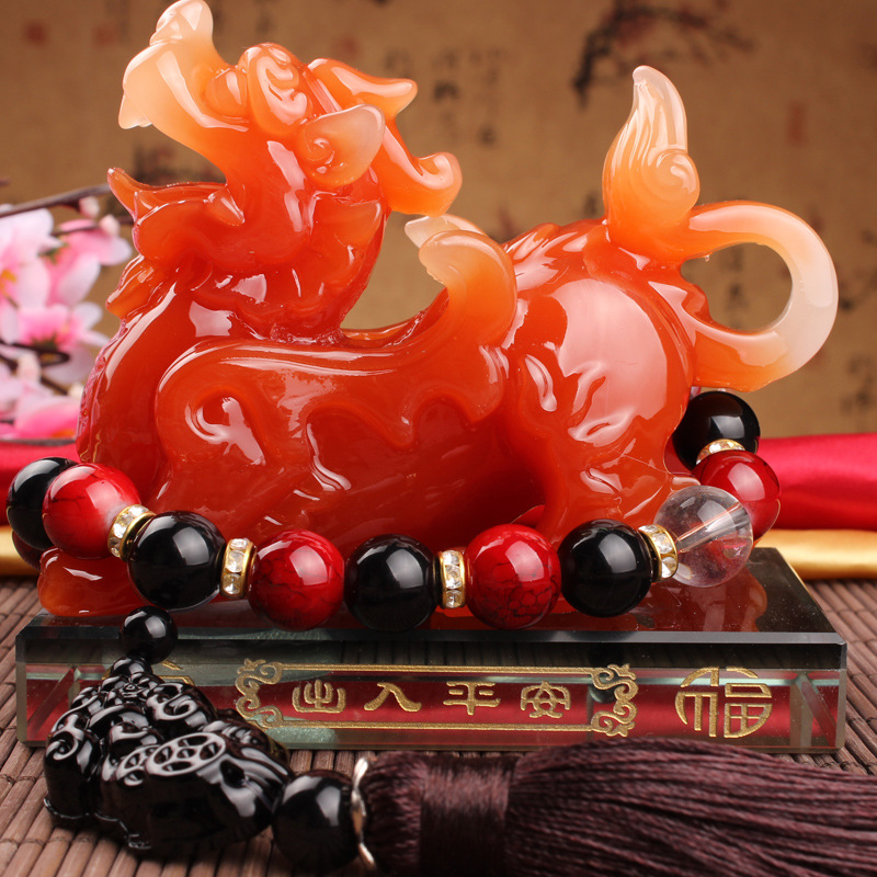 Tỳ hưu phong thuỷ để bàn xe hơi