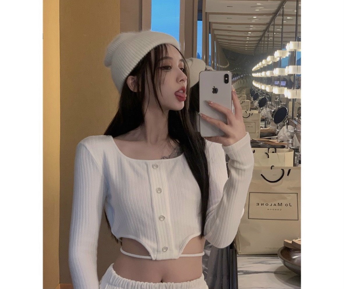 Áo croptop tay dài ôm body khoét eo cực cá tính, gợi cảm