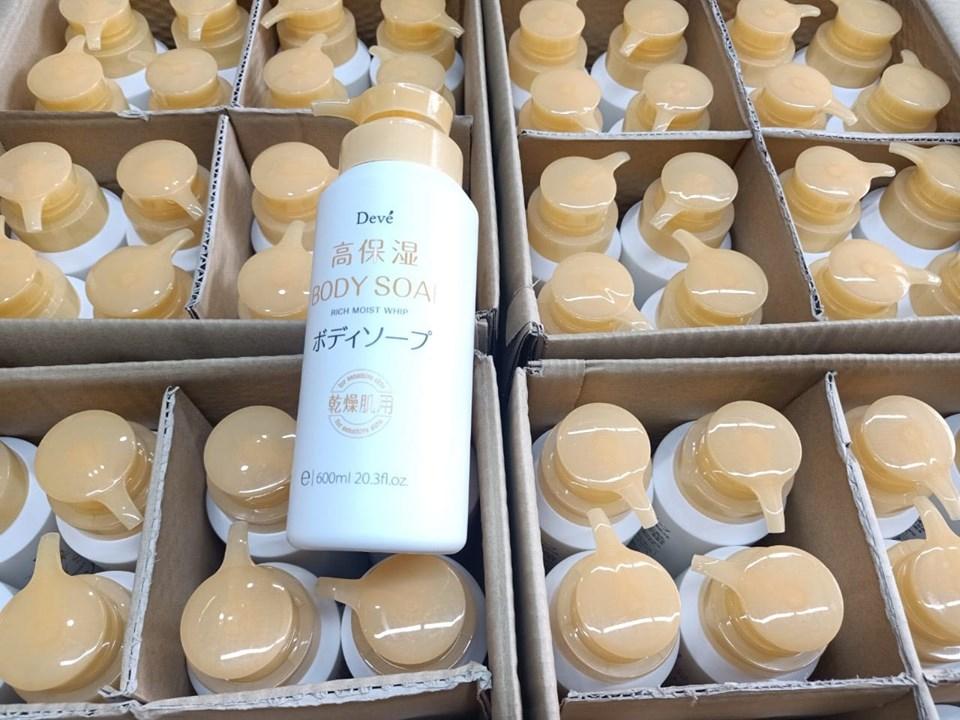 Sữa tắm dưỡng ẩm sữa đậu nành Soy Milk The Body Soap 600ml