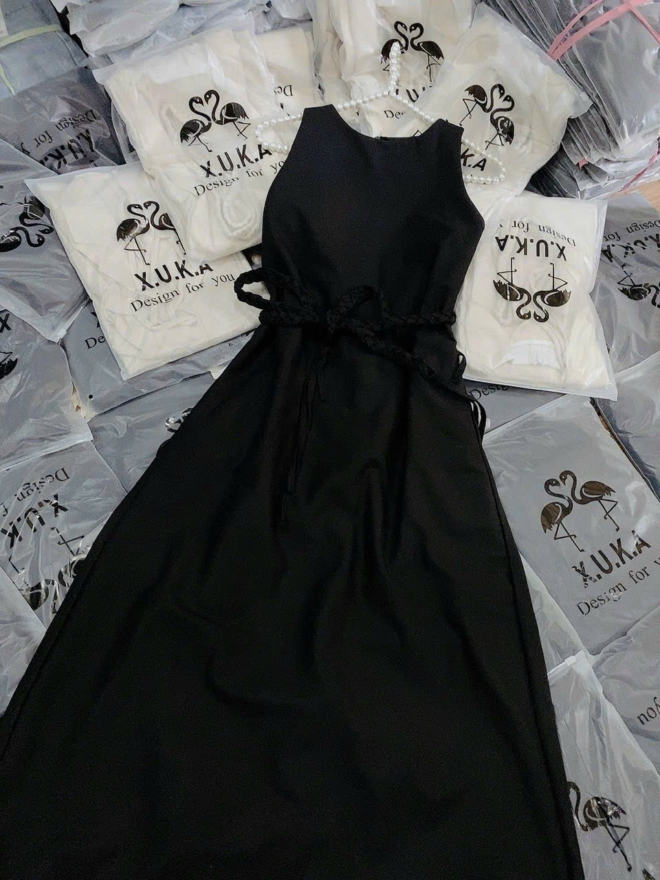 Đầm suông linen kèm dây thắt eo sát nách với 2 màu đen vs trắng