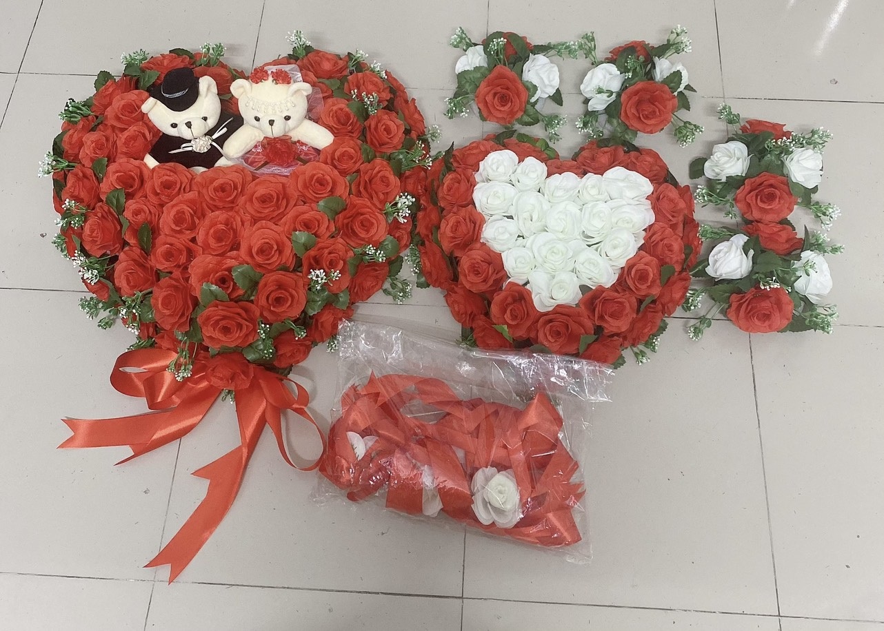 Hoa cưới trang trí xe hơi mẫu trái tim có gấu đế hít nam châm cam kết hình thật 100%