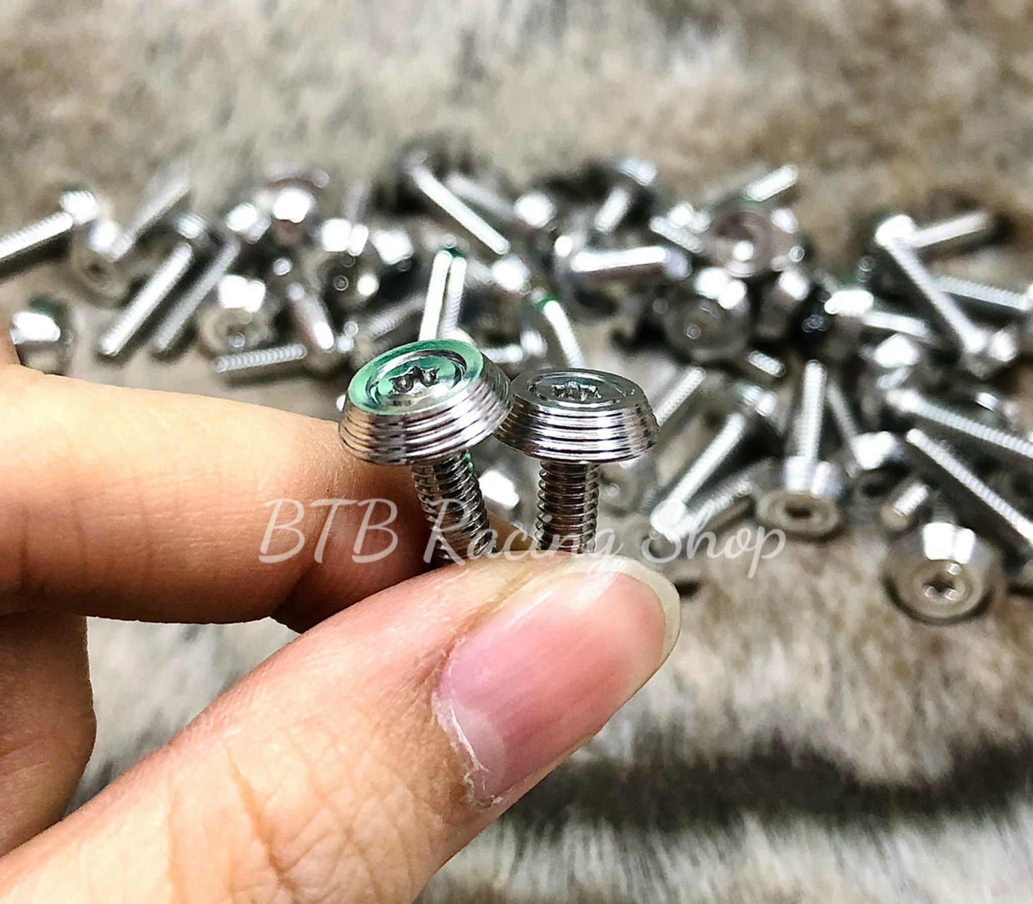 Ốc 4li Salaya mẫu Thái gắn nắp dầu các dòng xe