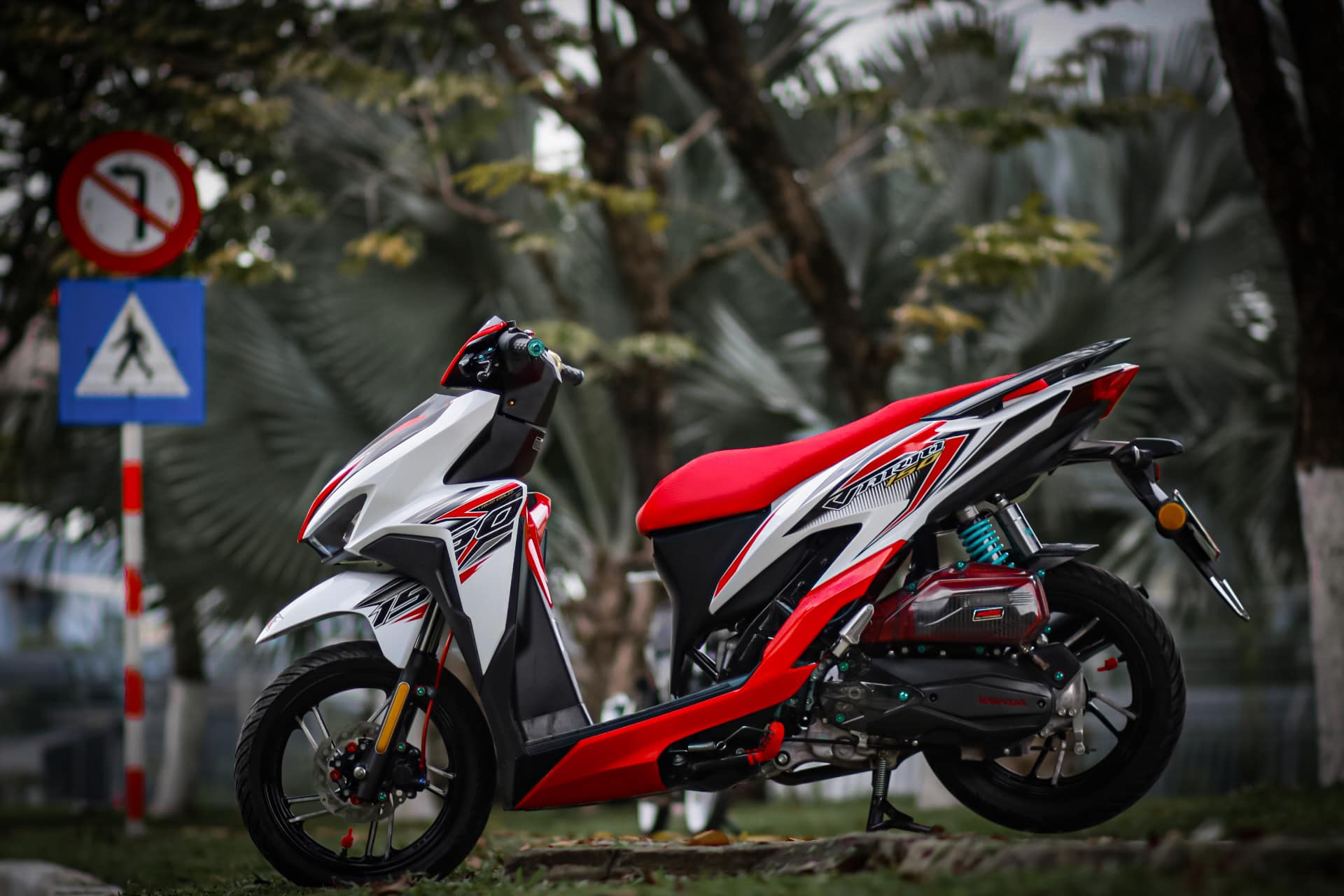  Tem Rời Dán Xe Vario 125 150 2018 Mẫu Chỉ Trắng Đỏ Đen Số 150 Cực Đẹp Hàng 3 Lớp Chất Lượng Cao 