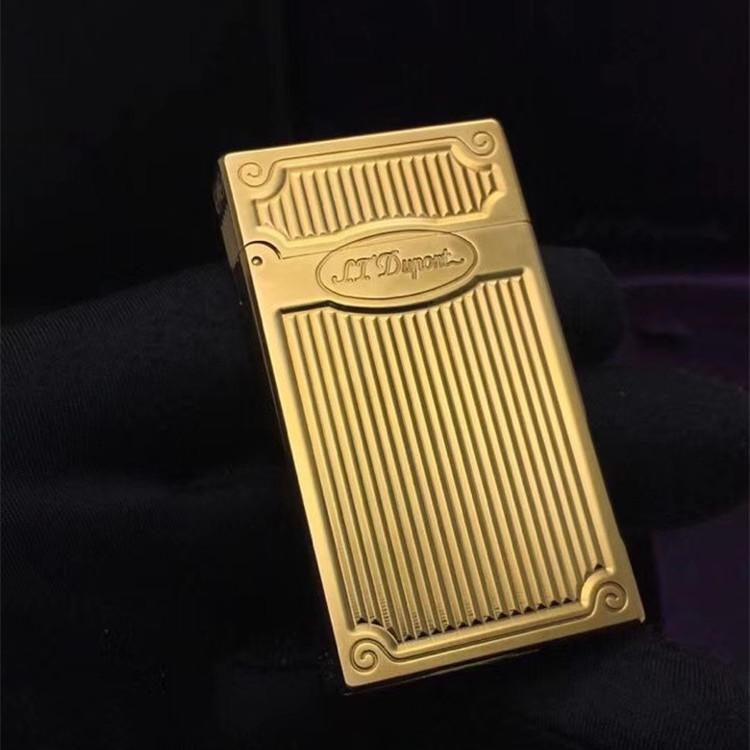 Vỏ Hộp Quẹt Bật Lửa S.T Dupont DX-04 Xăng Đá Họa Tiết Kẻ Sọc Khắc Chữ Dupont (Màu Vàng, Bạc)  (KHÔNG XĂNG, KHÔNG GAS)