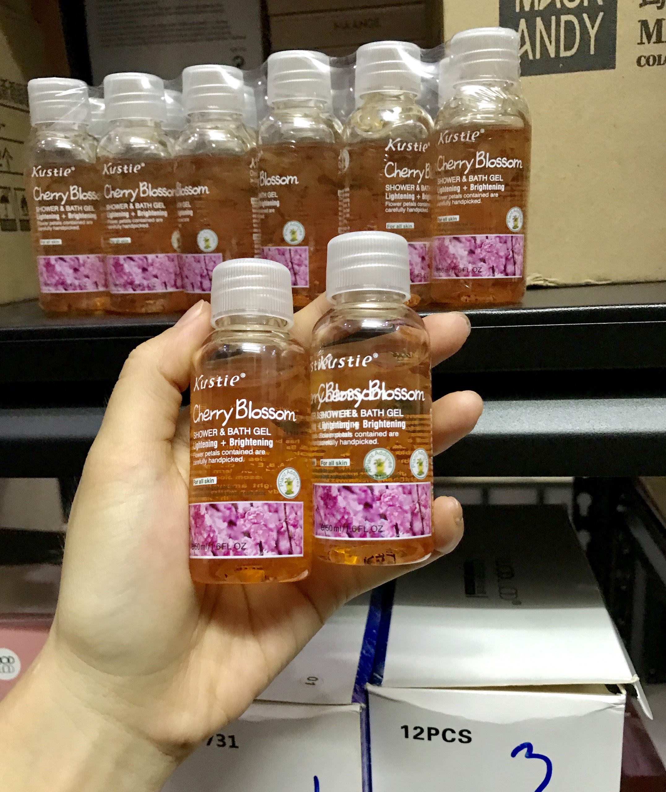 [ SIZE DU LỊCH ] Sữa tắm Kustie Chứa Cánh Hoa Anh Đào Thật 50ml Mini Size