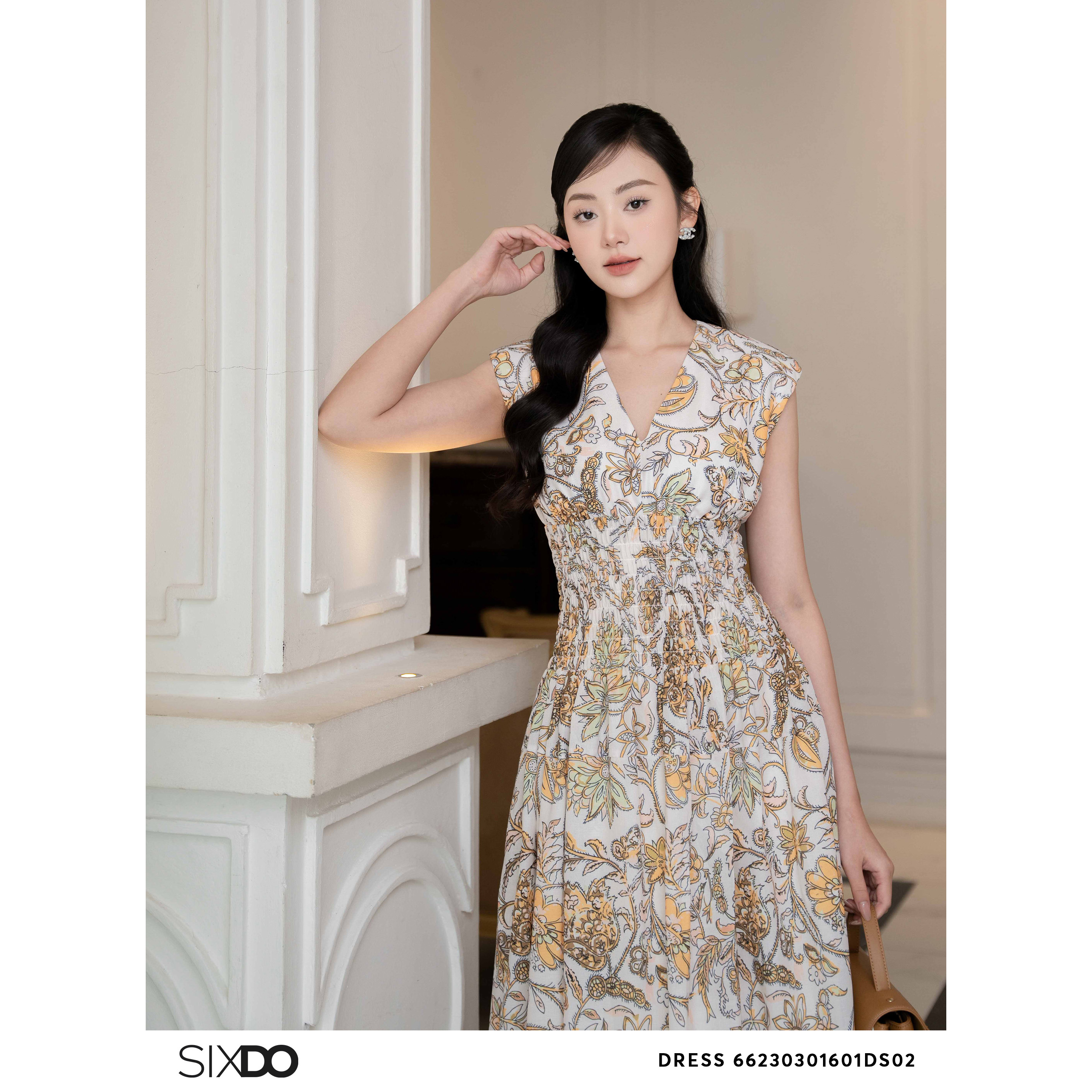 Đầm hoa cổ V eo chun SIXDO (Off-white Floral Midi Woven Dress)