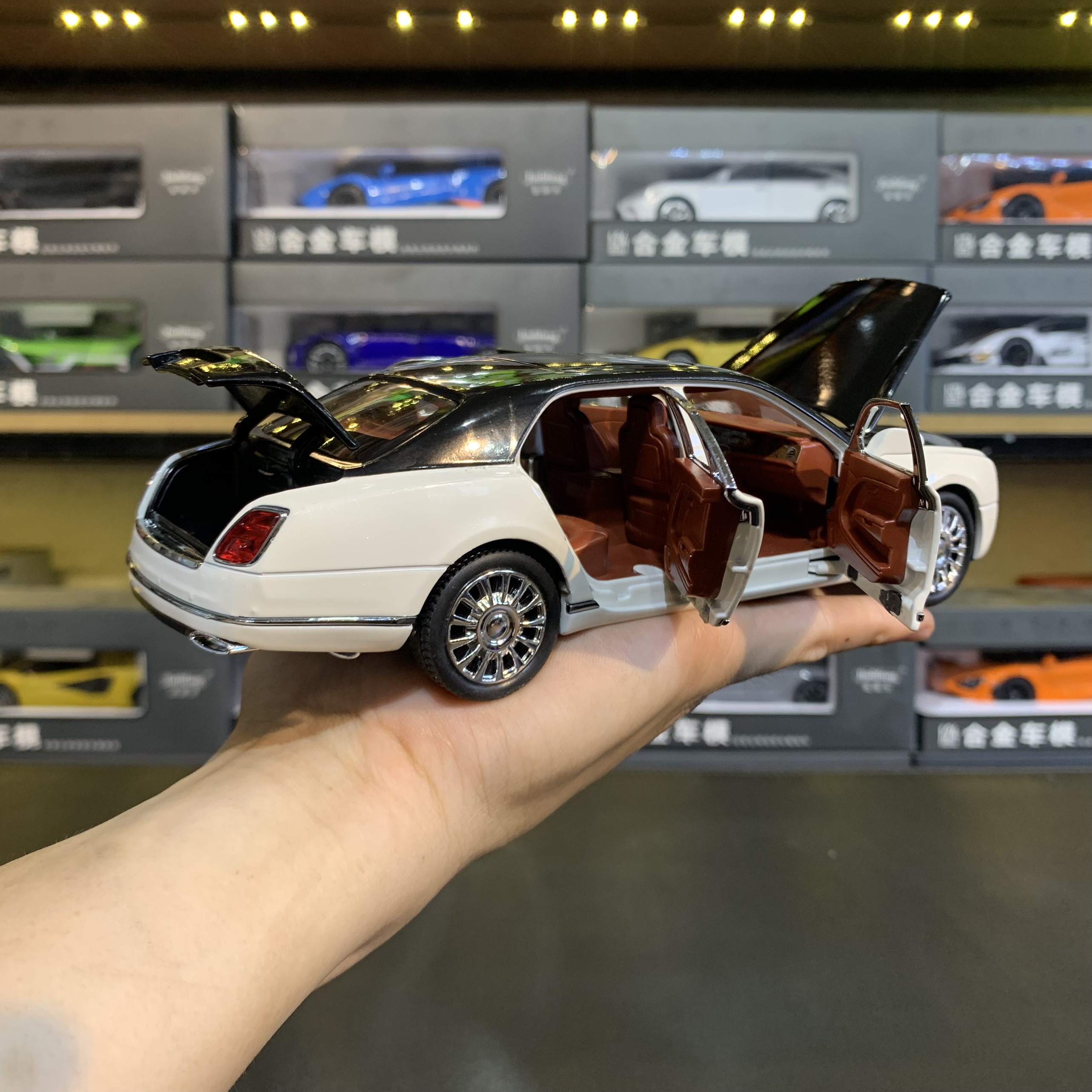 Mô hình xe bentley mulsanne tỉ lệ 1:24 chezhi
