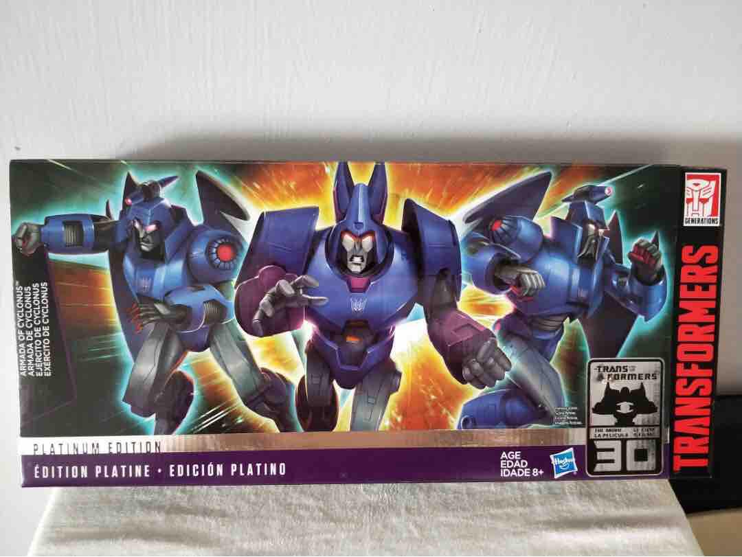 Robot Transformers biến hình máy bay Generations Cyclonus