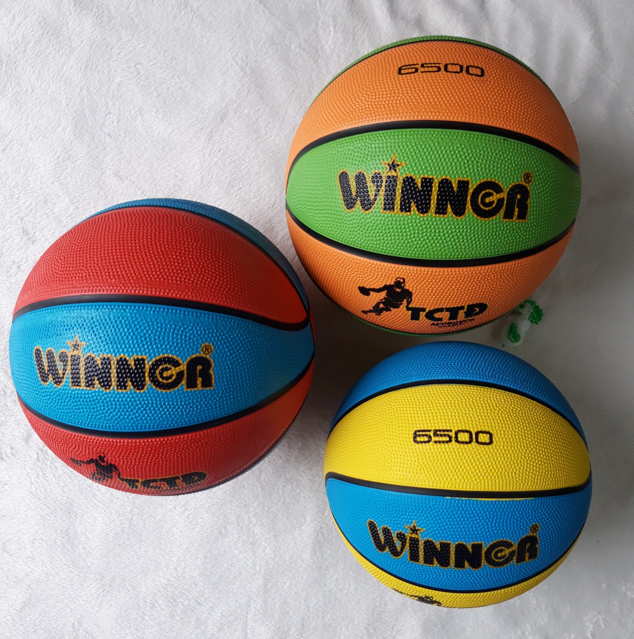 quả bóng rổ số 6 WINNER cao su thiên nhiên cao cấp(tặng kèm kim túi lưới+đôi tất)