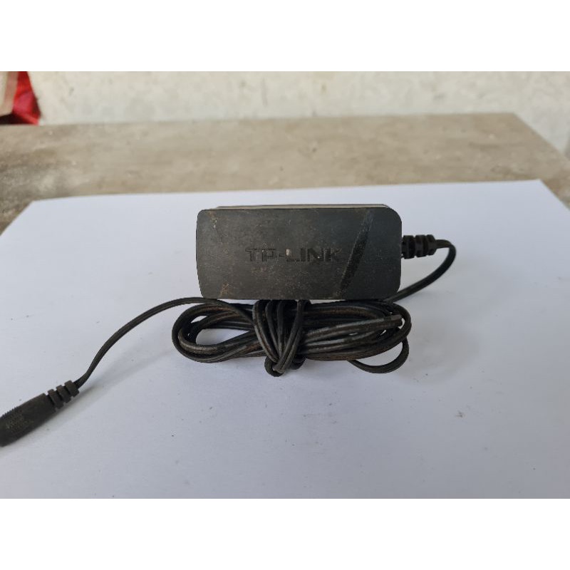 Apdapter 9v 0.5a-0.8a.
