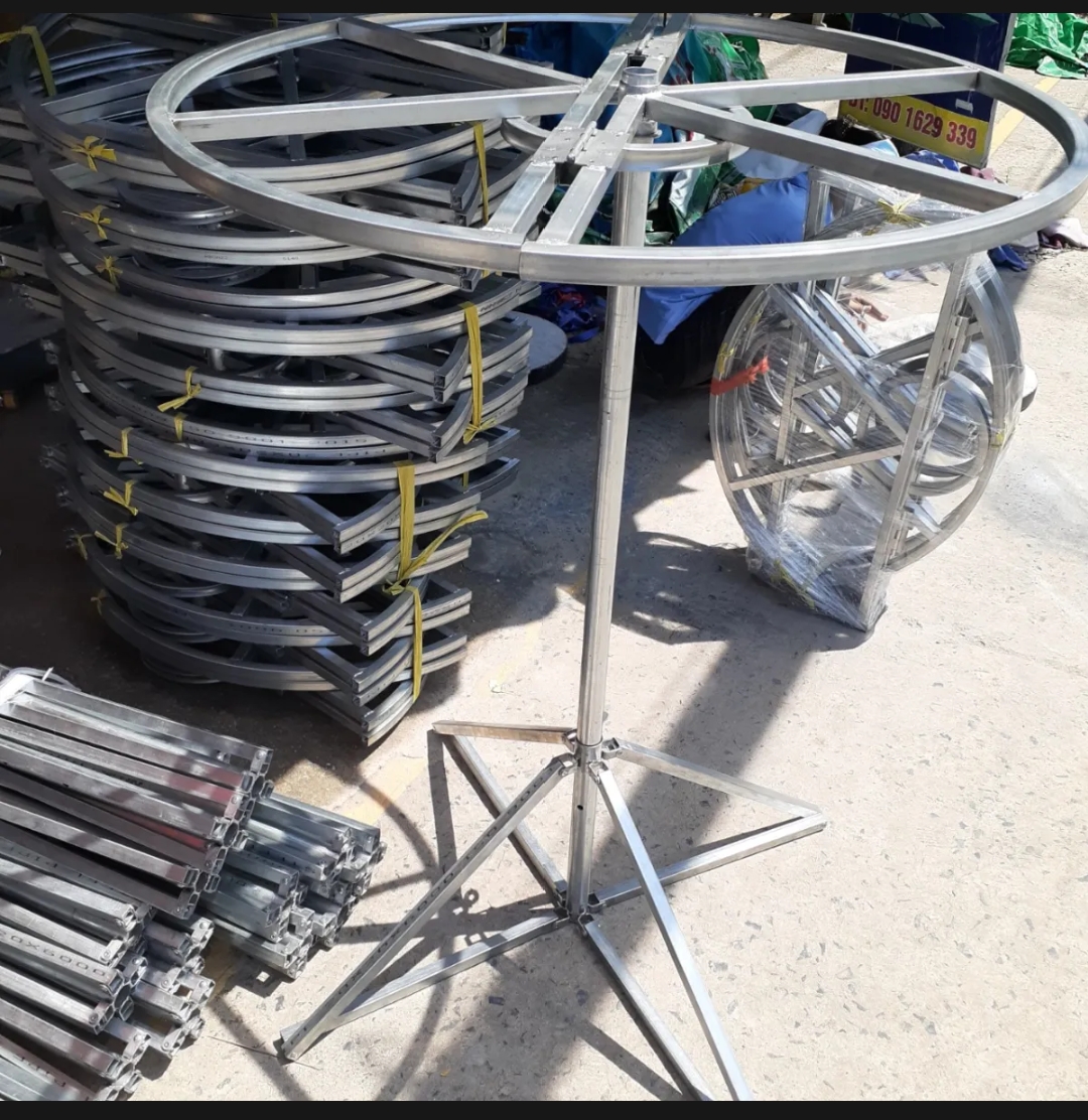 Bo quay tron treo quan ao thong minh,gom 1 chan va 1 vong co lon duong kinh 100cm{loai giày 1,4mm