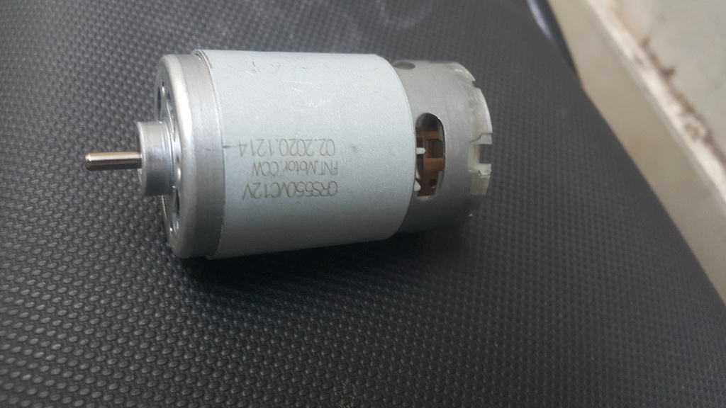 Motor 550, điện áp 12V, công suất 90W, tốc độ 18000rpm.