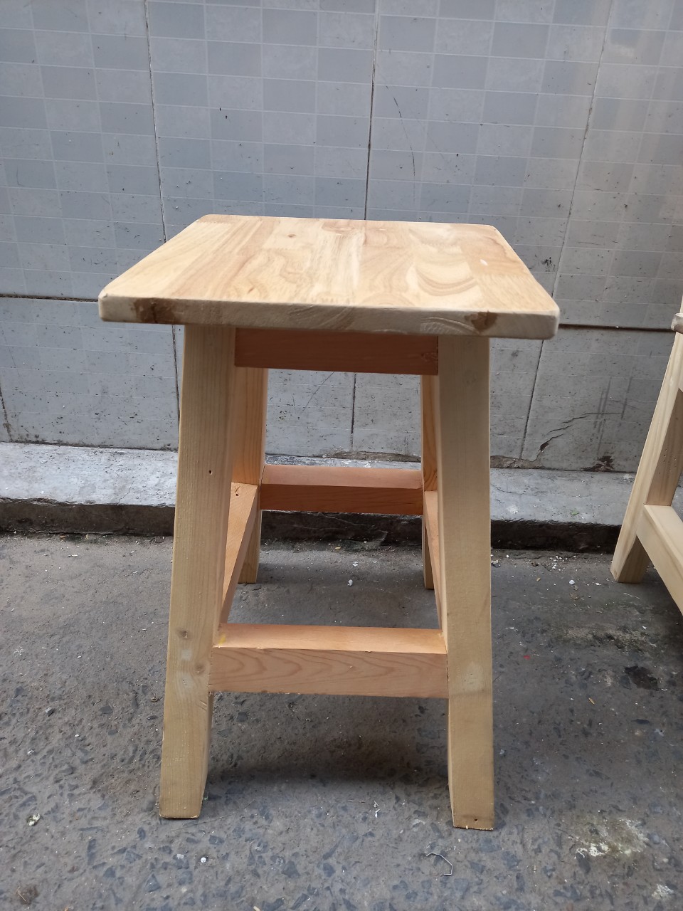 Ghế đẩu mặt vuông 30x30x45cm bằng gỗ thông