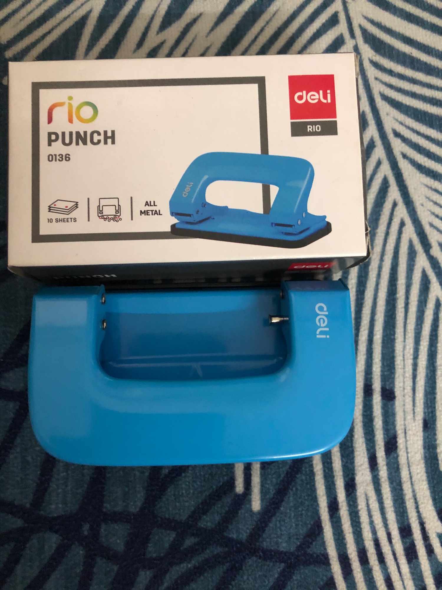 Dụng cụ bấm lỗ giấy deli mã 0136
