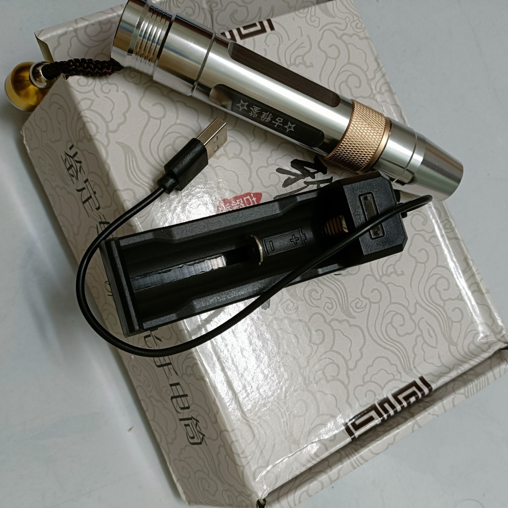 Đèn soi đa năng, đèn soi tiền,đá quý, giấy tờ, biển số, soi cua gạch,trứng với ánh sáng 3 màu, tiện dụng kèm theo bộ sạc