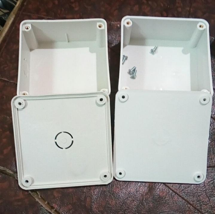 50 Hộp Kỹ Thuật Nhựa Dẻo Bảo Vệ Nguồn Camera kích thước 11*11*5cm - Giá Rẻ