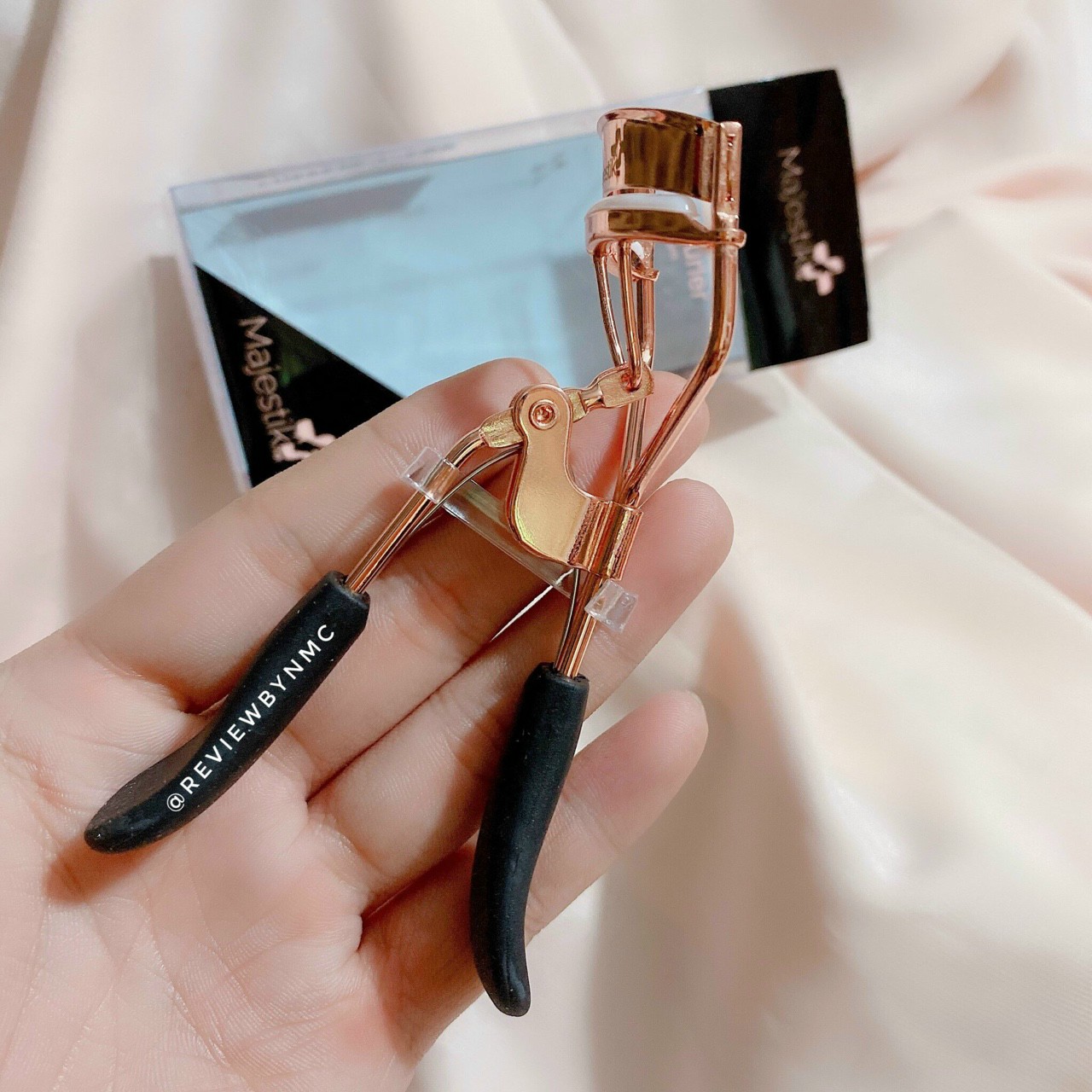 Bấm mi Majestik cán đen