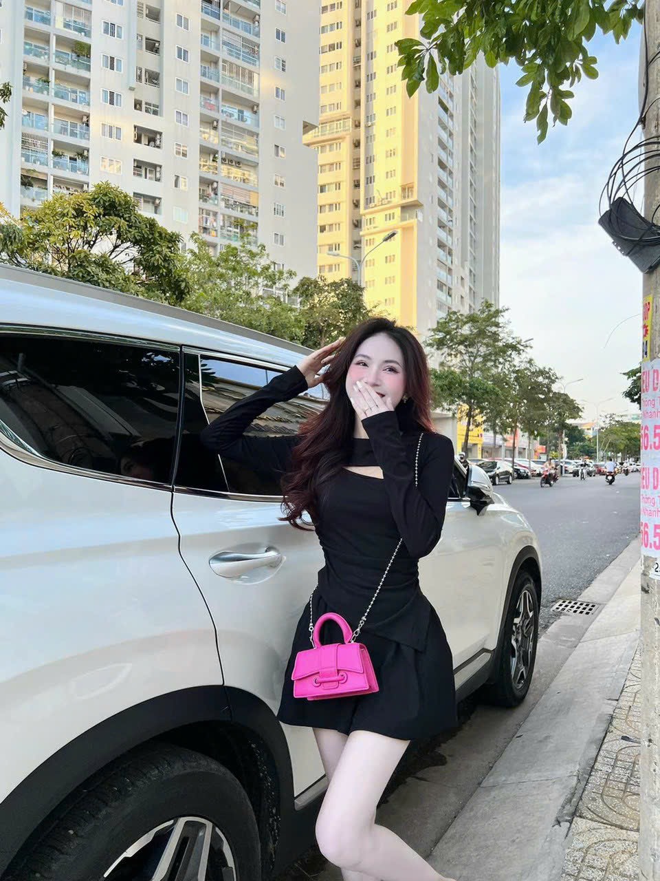 Sét áo ôm tay dài khoét ngực, kèm quần đùi siêu xinh