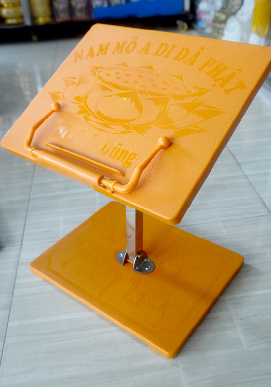 Kệ tụng kinh nhựa chân inox