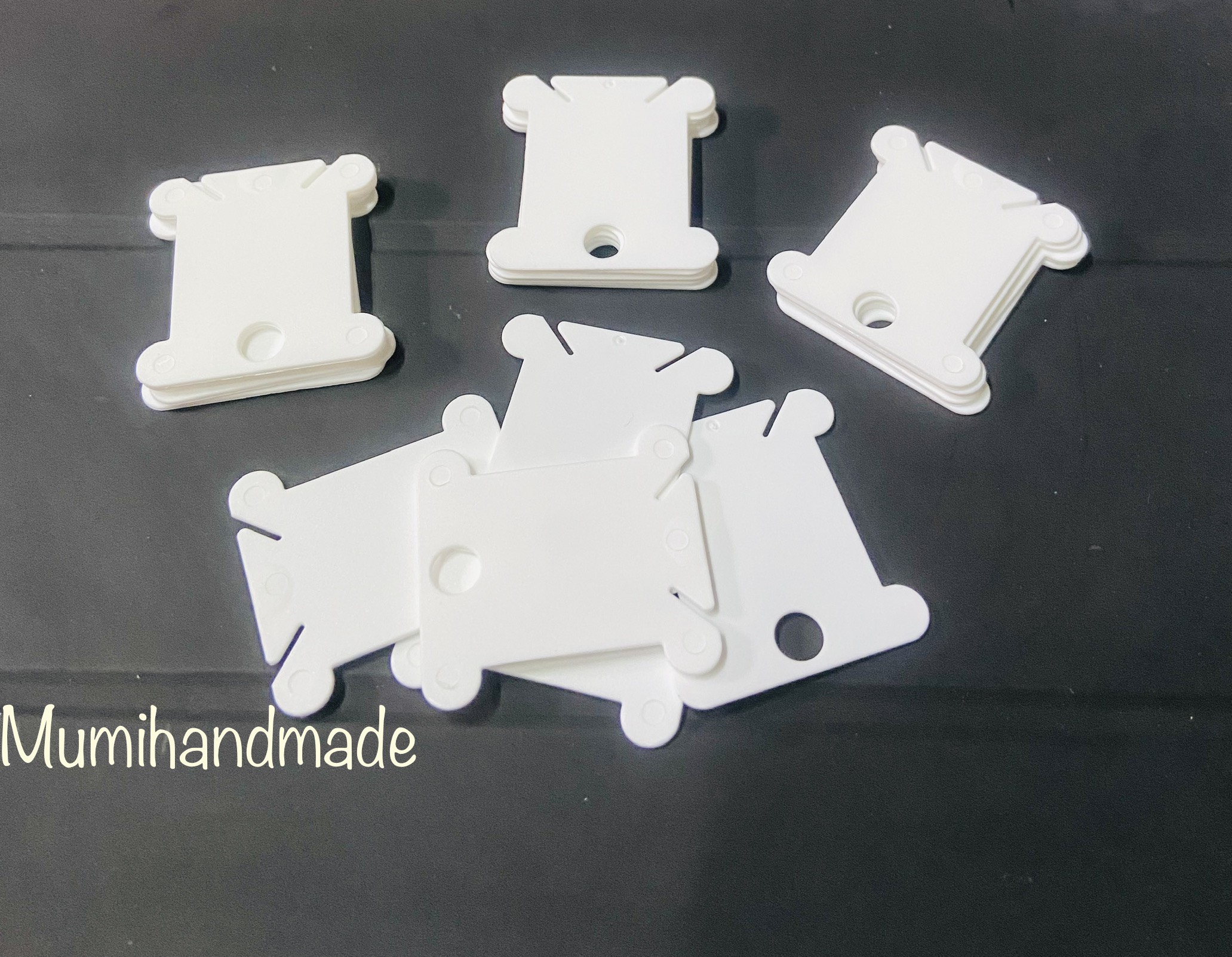 Bobbin quấn chỉ bằng nhựa tiện lợi