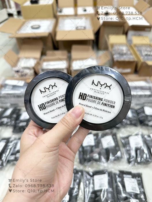 Phấn phủ khoáng nén NYX HD Finishing Powder màu trắng làm mờ lỗ chân lông và kiềm dầu