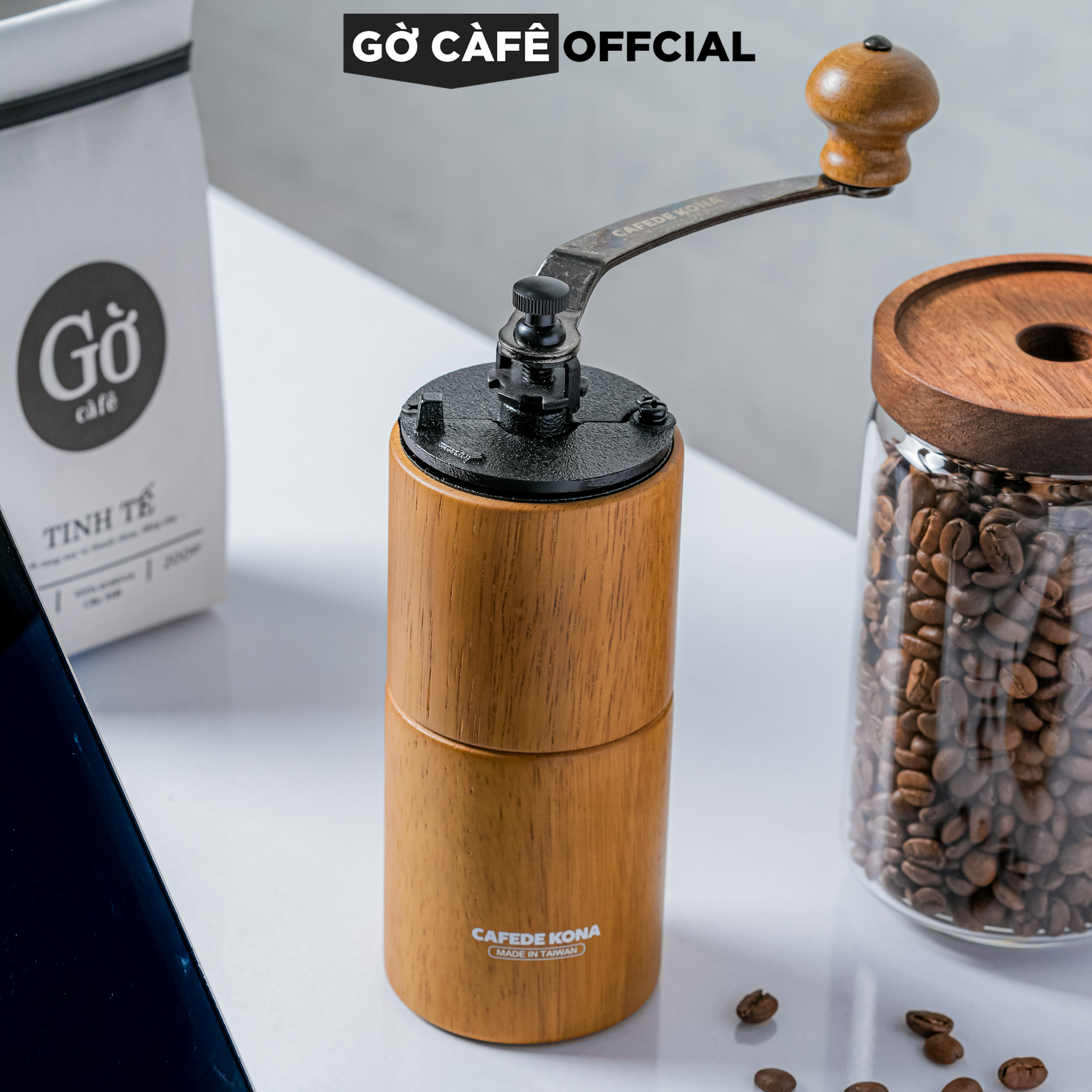 Cối xay cà phê bằng tay thân gỗ lưỡi thép thương hiệu CAFEDE KONA