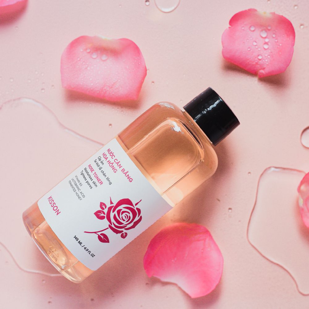 Nước hoa hồng cung cấp độ ẩm, cân bằng PH cho da, giúp mềm da và se khít lỗ chân lông KISSON 145ml