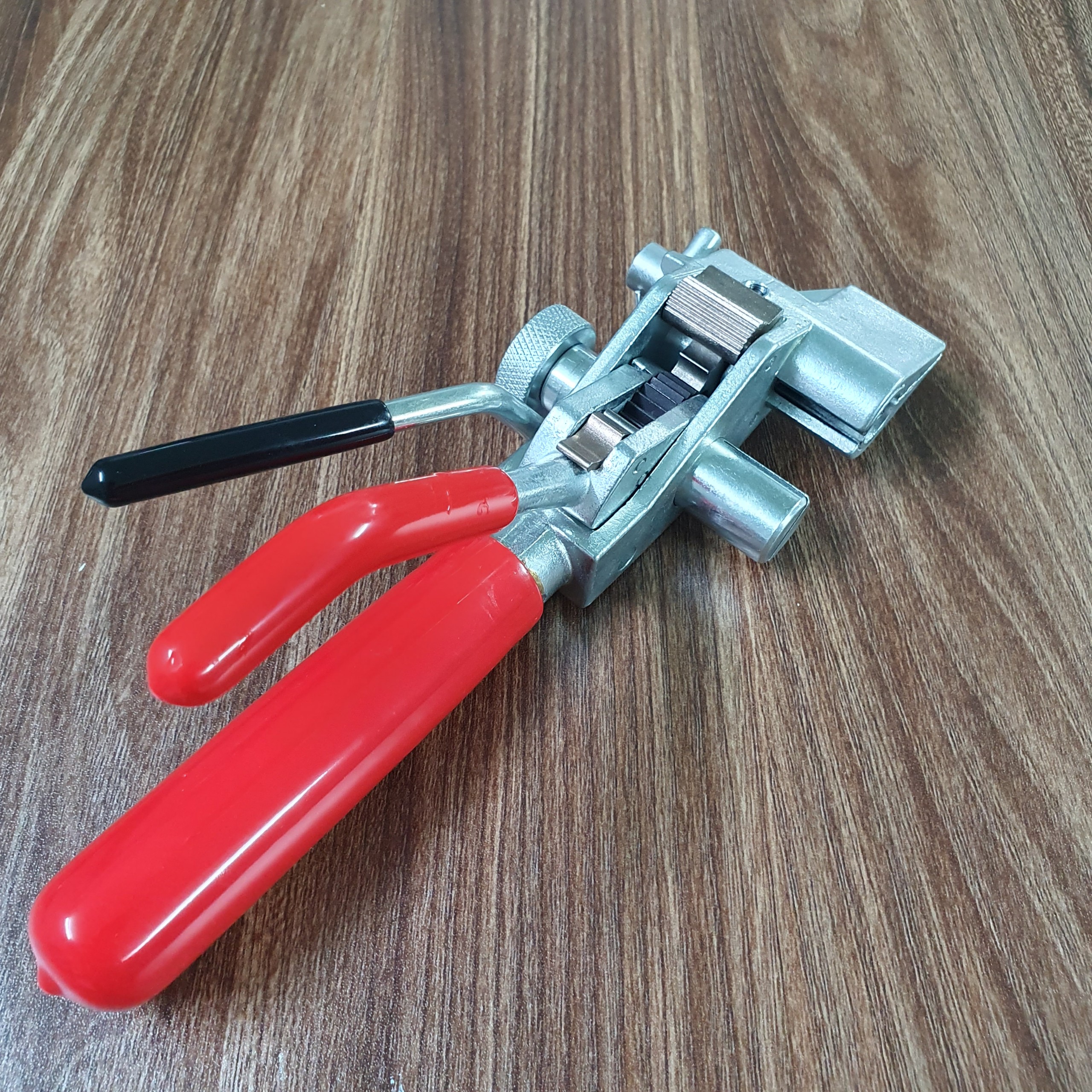 Kìm siết đai điện lực, kìm siết đai inox bản lớn, kìm lắc tay siết đai inox, kìm siết đai thép, kìm tăng đai