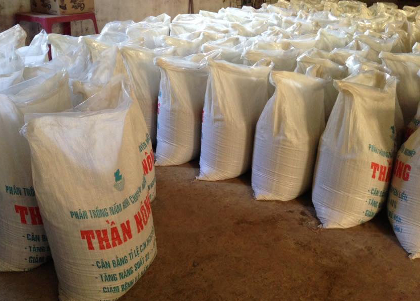 Phân hửu cơ thần nông bỗ trợ dinh dưởng cho nấm rơm 1kg