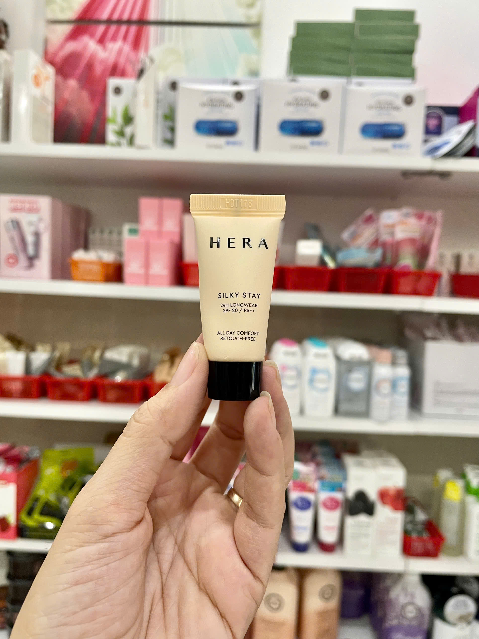 Kem nền Hera Silky Foundation No21